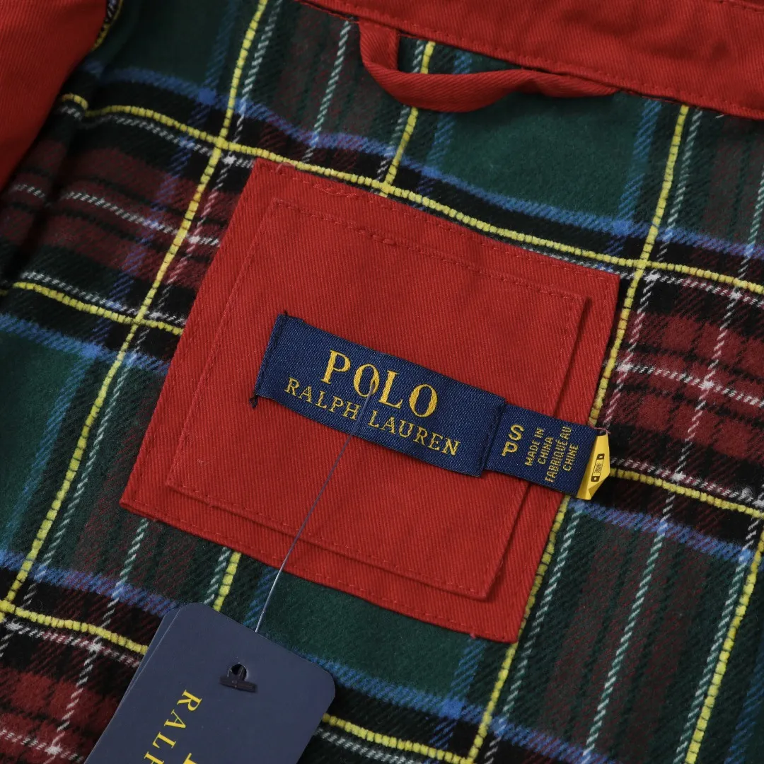 P360 #R43 Ralph Lauren/Ralph Lauren American vintage classic lapel old cadre retro jacket, thickened in autumn and winter, woolen lining, classic design, timeless classic, thick cotton fabric, showing a sense of vintage, collar and cuffs colorful plaid embellishment, looks good on both men and women, comfortable and comfortable, focuses on relaxed retro YYDS, one for each man and woman, an indispensable piece for autumn and winter, the hottest jacket at the moment The 100% cotton twill is thick and thick, and the pure cotton colorful plaid lining is distinguished by digital printing in the market. Exquisite embroidery. The Harrington jacket has a loose fit, is short and fat, and is super versatile. It is clean-fitting and is perfect for men and women!   Color: Khaki Navy Red Black Size: S/M/L/XL Length: 68 70 72 74 Sleeve Length: 63 64 65 66 Shoulder Width: 51 52 53 54 Bust: 126 130 134 138
